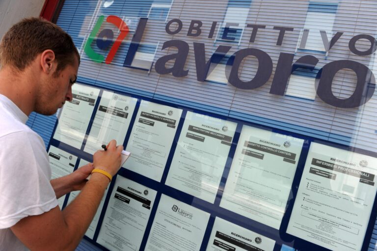 Inps: in 8 mesi le assunzioni a -35%