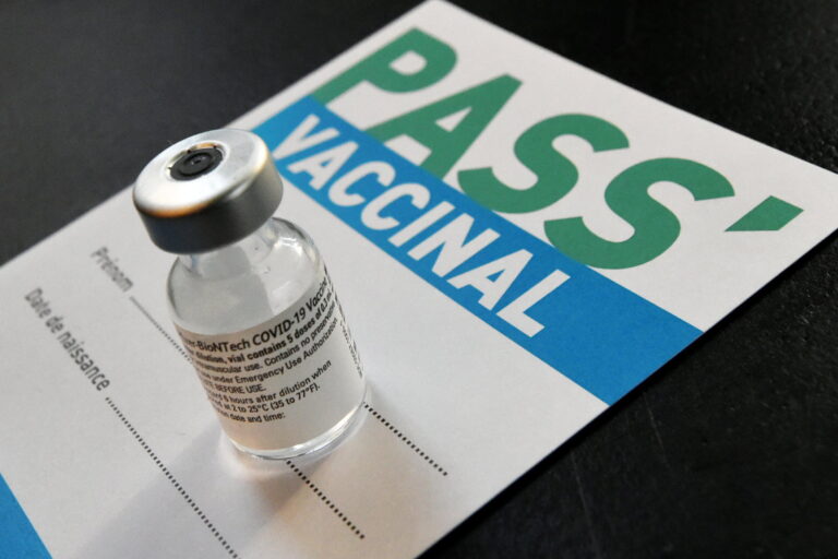 Covid: Garante privacy, no a “pass vaccinali” per accedere a locali o fruire di servizi senza una legge nazionale