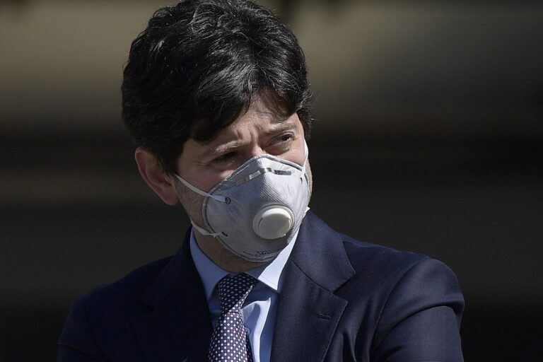Covid-19, ministro Speranza firma due nuove Ordinanze per contenere la diffusione del virus