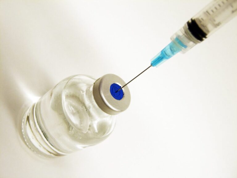 INAIL: pubblicato il documento operativo per le vaccinazioni anti-Covid in azienda