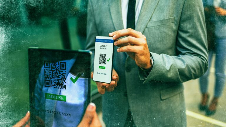 Il Governo rafforza l’uso del super Green Pass: varato nuovo decreto legge