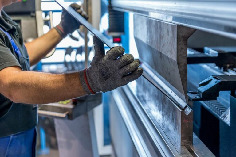 Istat: La produzione industriale italiana a febbraio 2022
