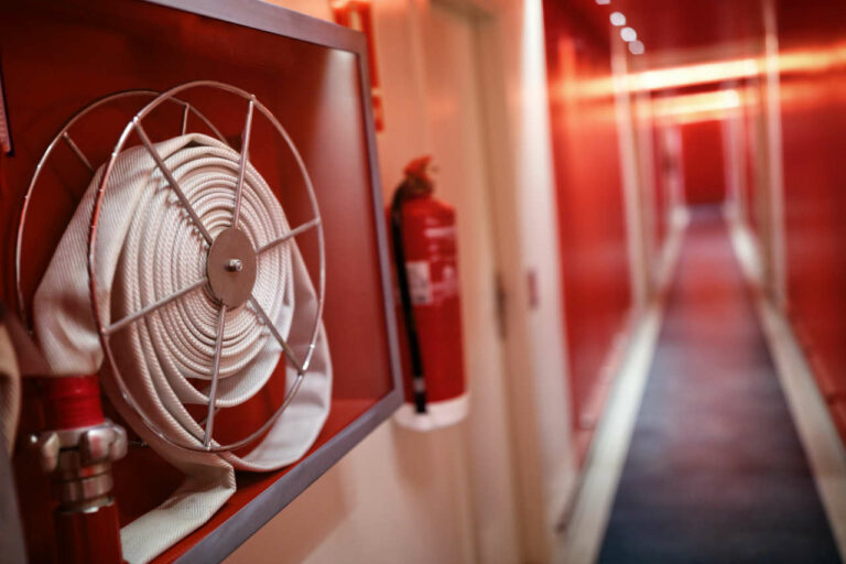 Sicurezza antincendio nei luoghi di lavoro, sul sito Inail una pubblicazione sulle norme di progettazione