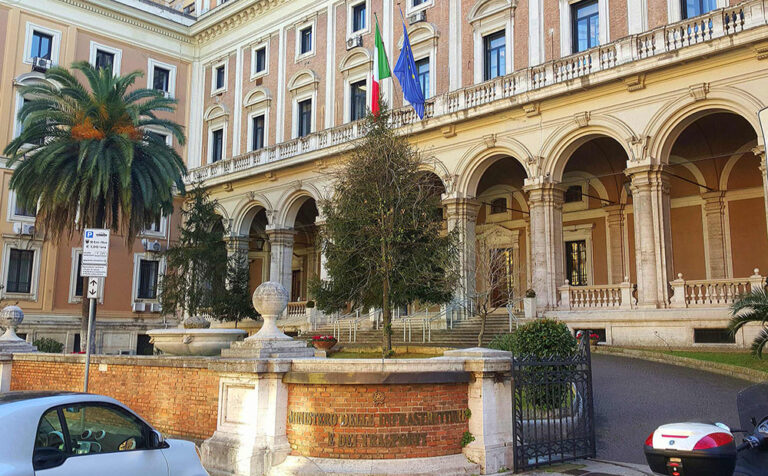 Consulta dei Servizi: Aperto il tavolo tecnico del MIT sulla revisione dei prezzi nei contratti di servizi